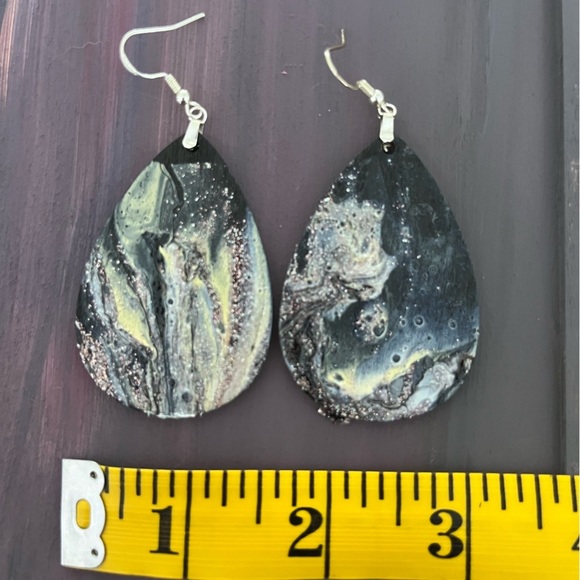 Marbled Teardrop Earrings - Picture 3 of 3